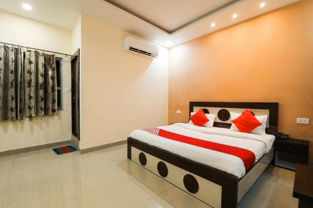 Отель Oyo Flagship Krishna Regency Near Chaudhary Charan Singh International Airport Bijnaur Экстерьер фото